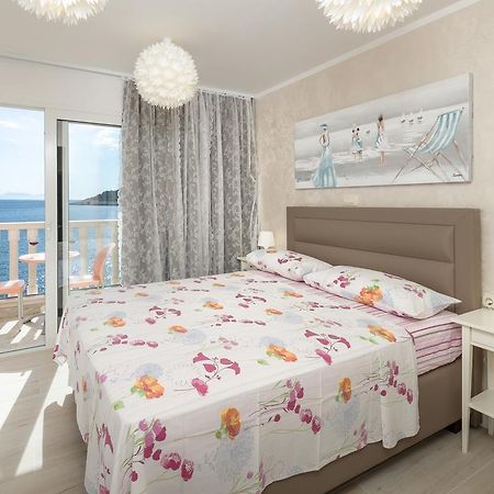 Superb Beachfront Luxury Seaview With Private Beach Милна Екстериор снимка