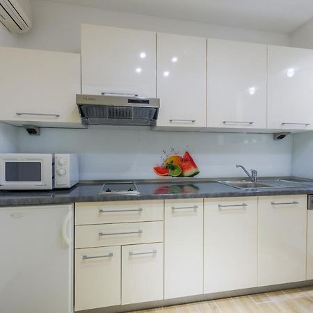 Superb Beachfront Luxury Seaview With Private Beach Милна Екстериор снимка