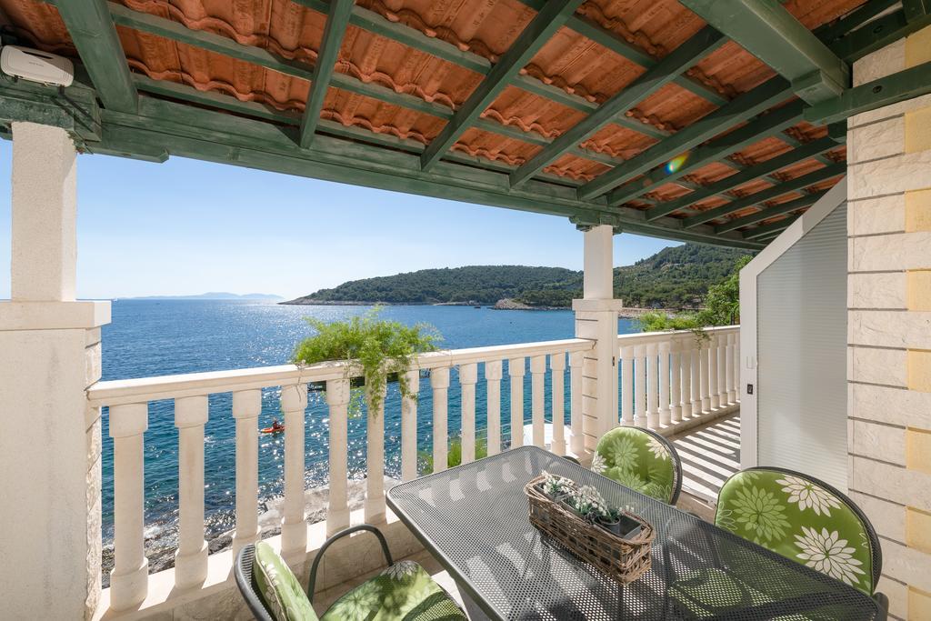 Superb Beachfront Luxury Seaview With Private Beach Милна Екстериор снимка