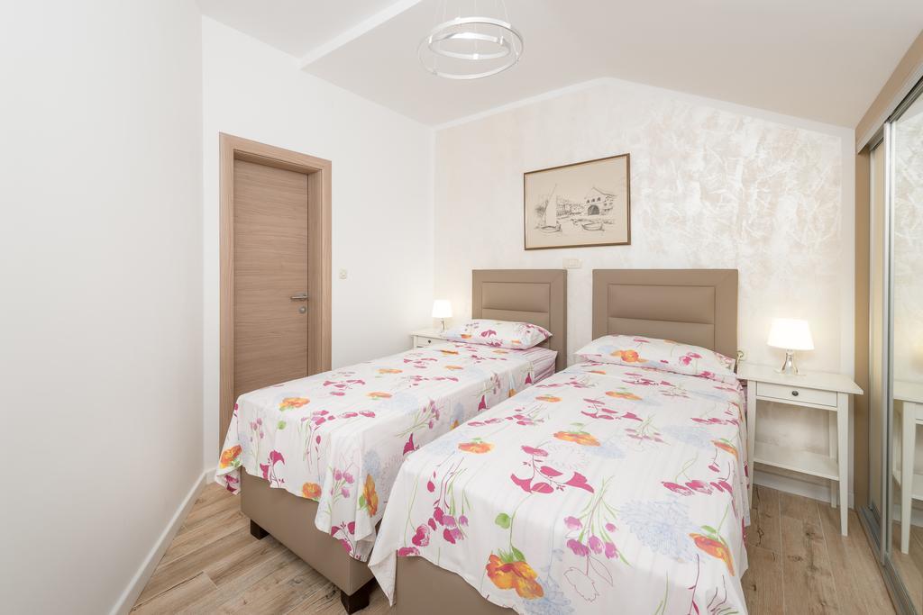 Superb Beachfront Luxury Seaview With Private Beach Милна Екстериор снимка