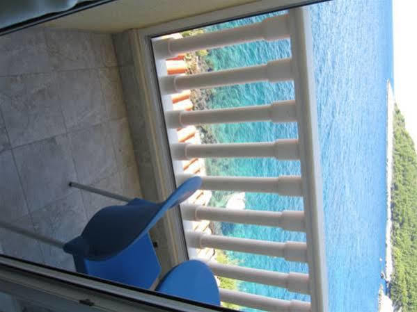 Superb Beachfront Luxury Seaview With Private Beach Милна Екстериор снимка