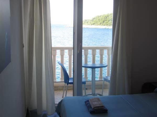 Superb Beachfront Luxury Seaview With Private Beach Милна Екстериор снимка