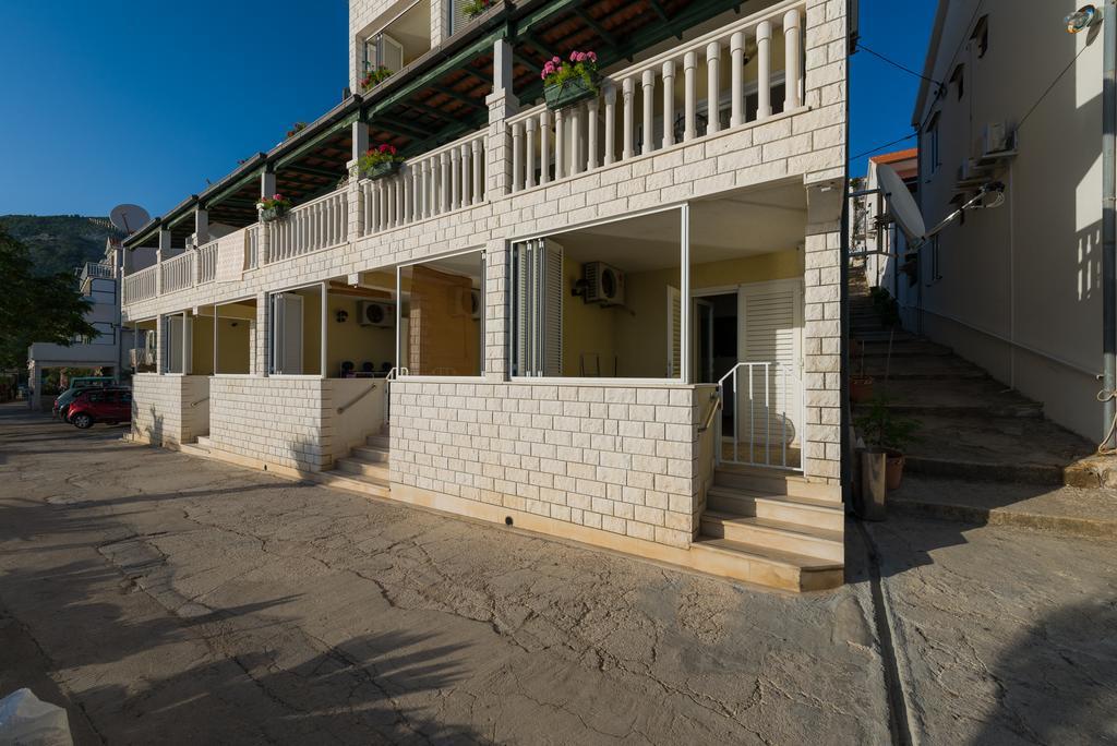 Superb Beachfront Luxury Seaview With Private Beach Милна Екстериор снимка