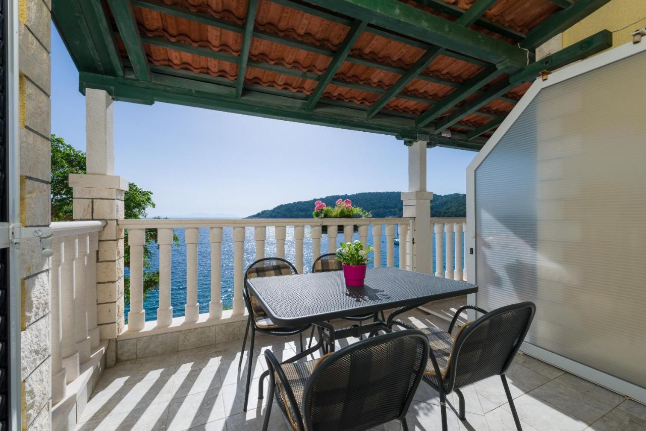 Superb Beachfront Luxury Seaview With Private Beach Милна Екстериор снимка