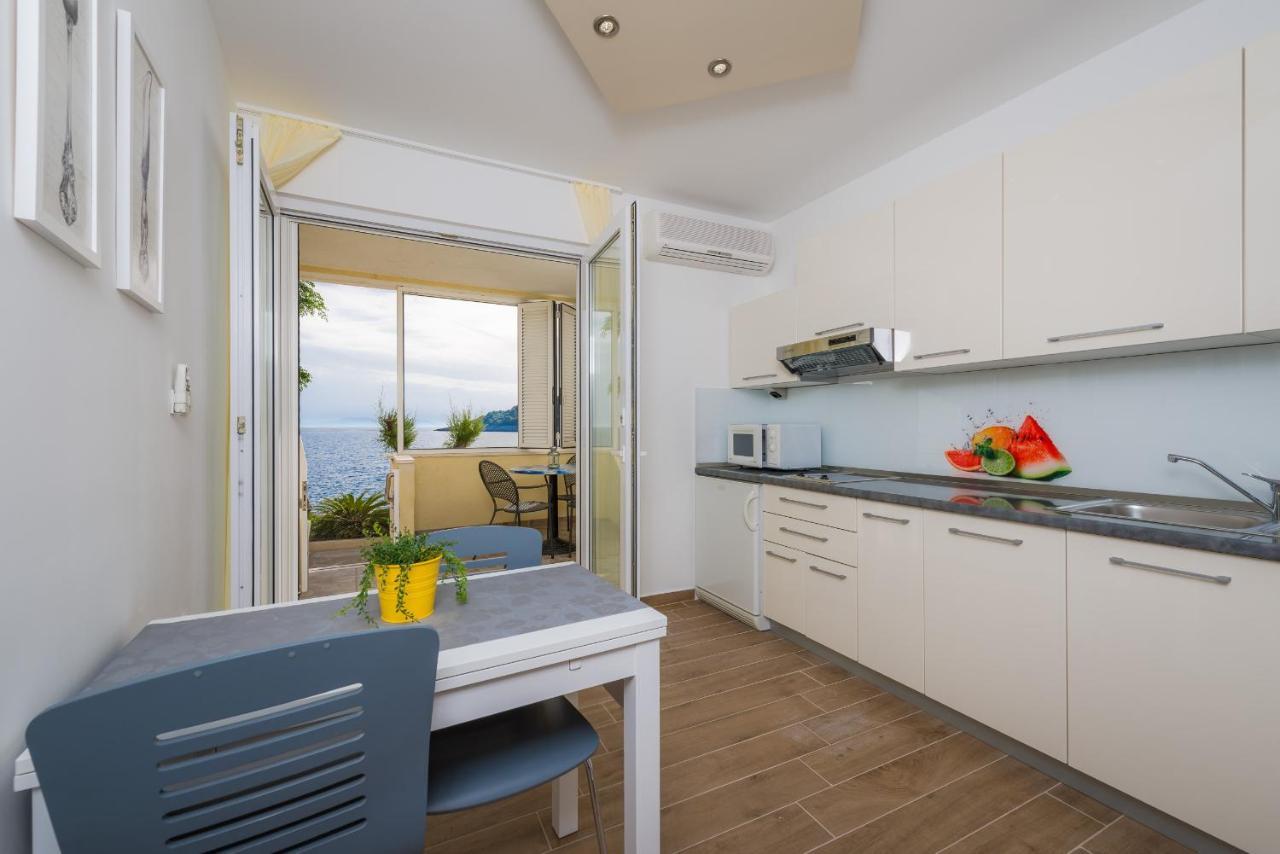Superb Beachfront Luxury Seaview With Private Beach Милна Екстериор снимка